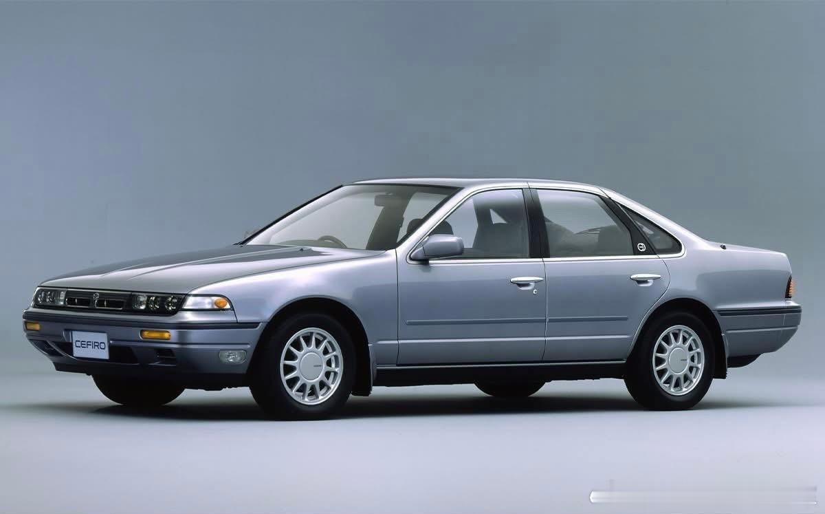 NissanCefiroA31（1988-1994）是一款传奇的后轮驱动（