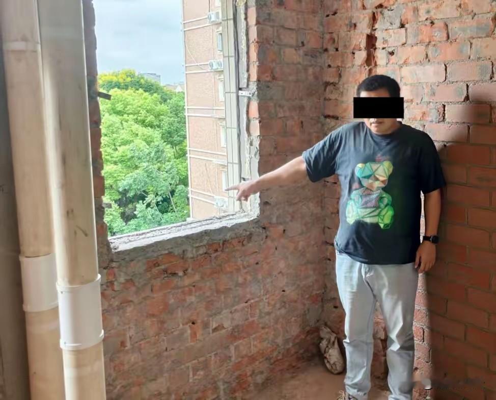“一点也不冤！”上海，男子给6楼业主装修，拆除一袋袋建筑垃圾，剩下6袋他懒得运下