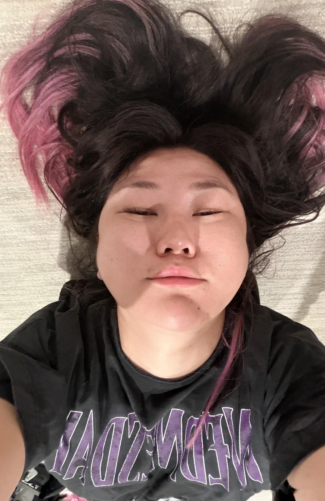 杨天真晒没有P图的健身照，手臂，肚子一圈赘肉很明显，完全看不出120斤的样子，倒像是一百四左右，腿上