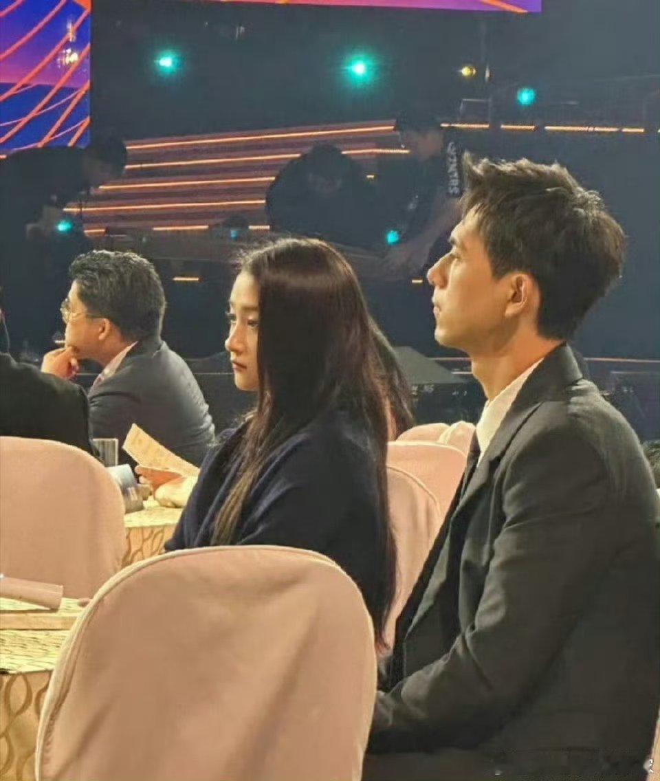 网传《你那儿几点》男女主在接触李现、关晓彤，这俩人有CP感吗？[吃瓜]​​​