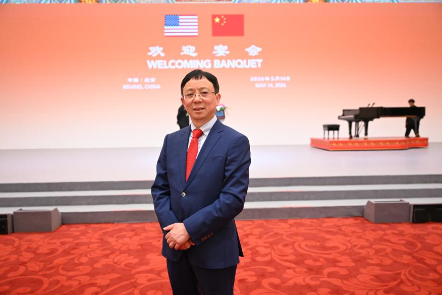 特朗普给习近平看影集 还一页页讲