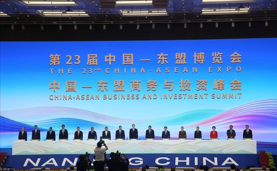 菲律宾派最大代表团来东博会，73家企业带着农产品、服饰和旅游项目找市场，一家榴莲