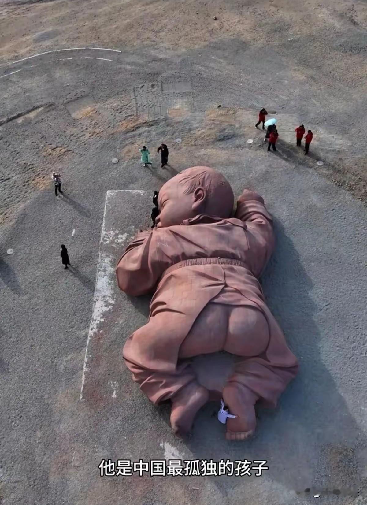 这些雕像的创作理念，与正常人对艺术的理解是不一样的，艺术创作有个最关键的问题，就