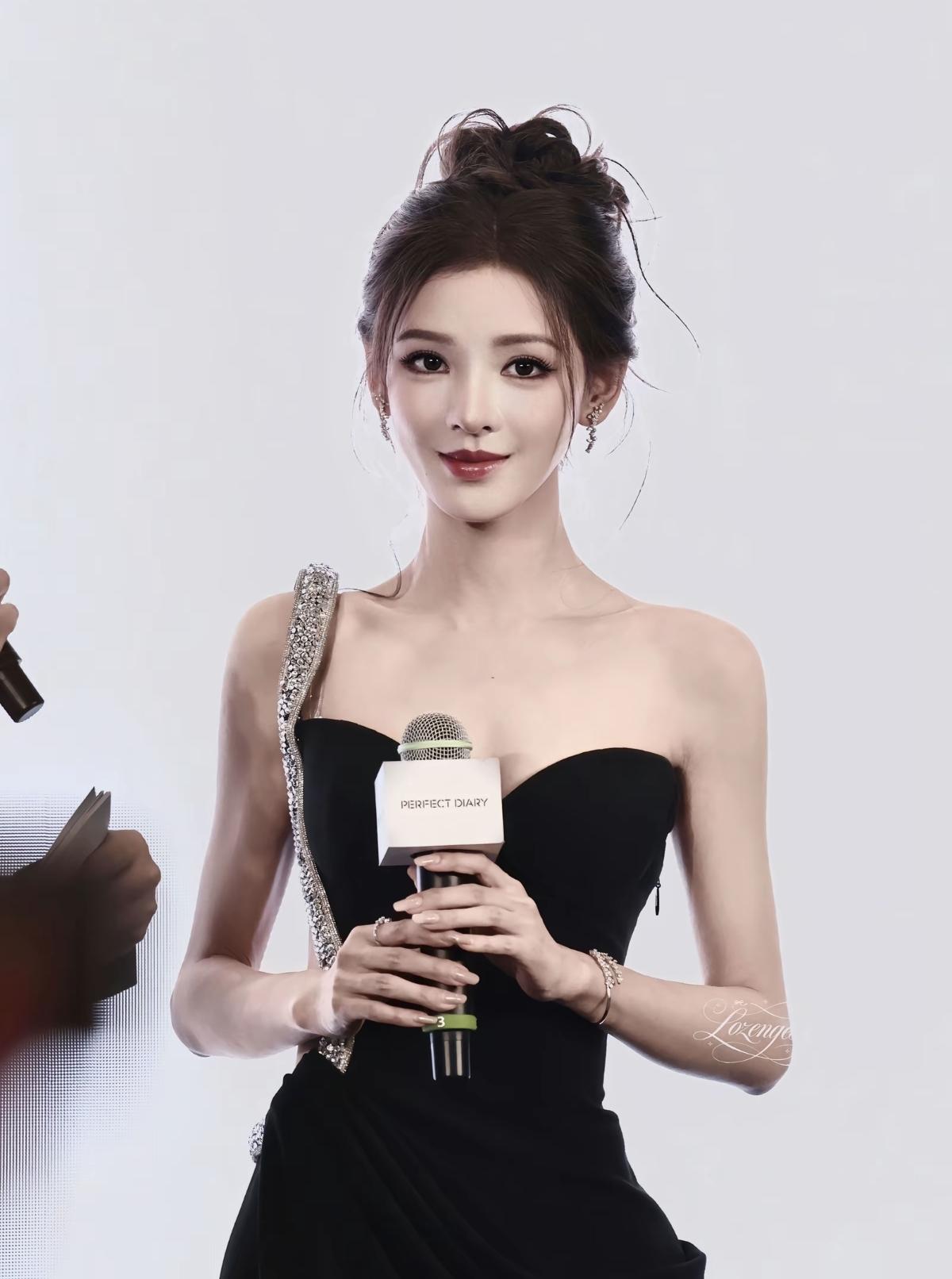 张予曦要永远走花路[哭哭]永远做快乐的自己[哭哭]娱乐明星