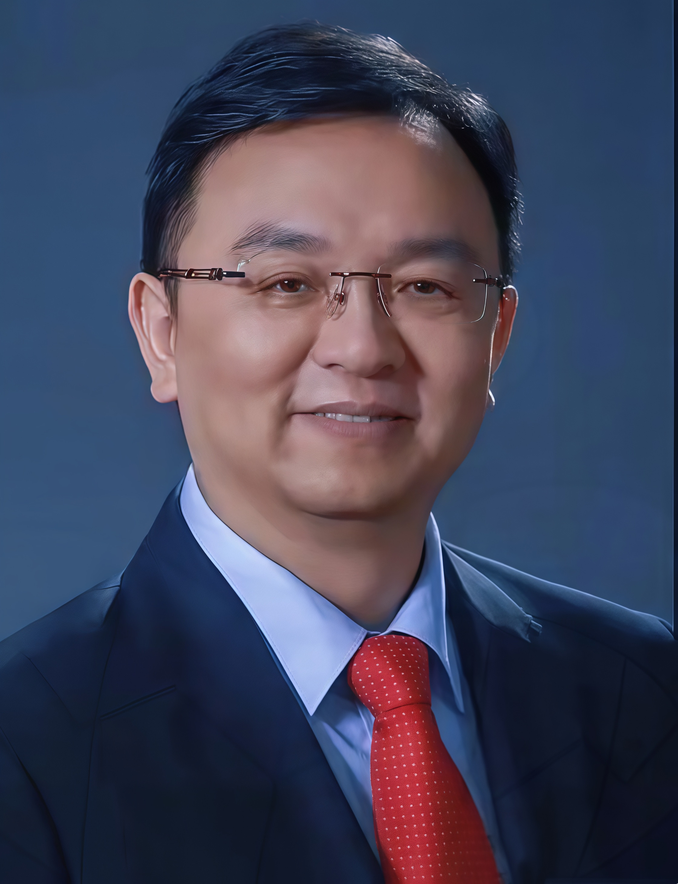 比亚迪总裁王传福说，他高中时回家要生活费时，他嫂子张秀菊，翻箱倒柜，兜里就几毛钱，嫂子一拍大腿，做出