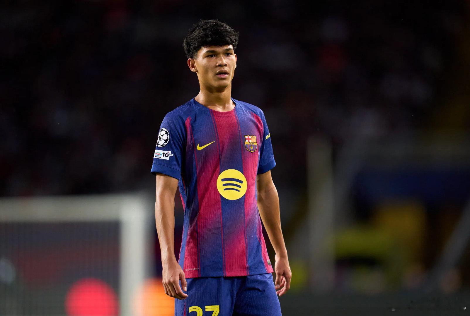 【重走哈维-西蒙斯的路】罗马诺：巴黎与18岁的巴萨中场德罗达成口头加盟协议，巴黎