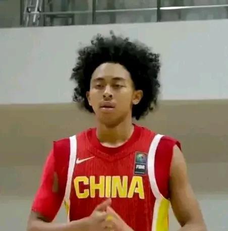 朱正在U19男篮的三场热身赛的表现让喜欢他的球迷有些失望，不仅没有表现出高出其他