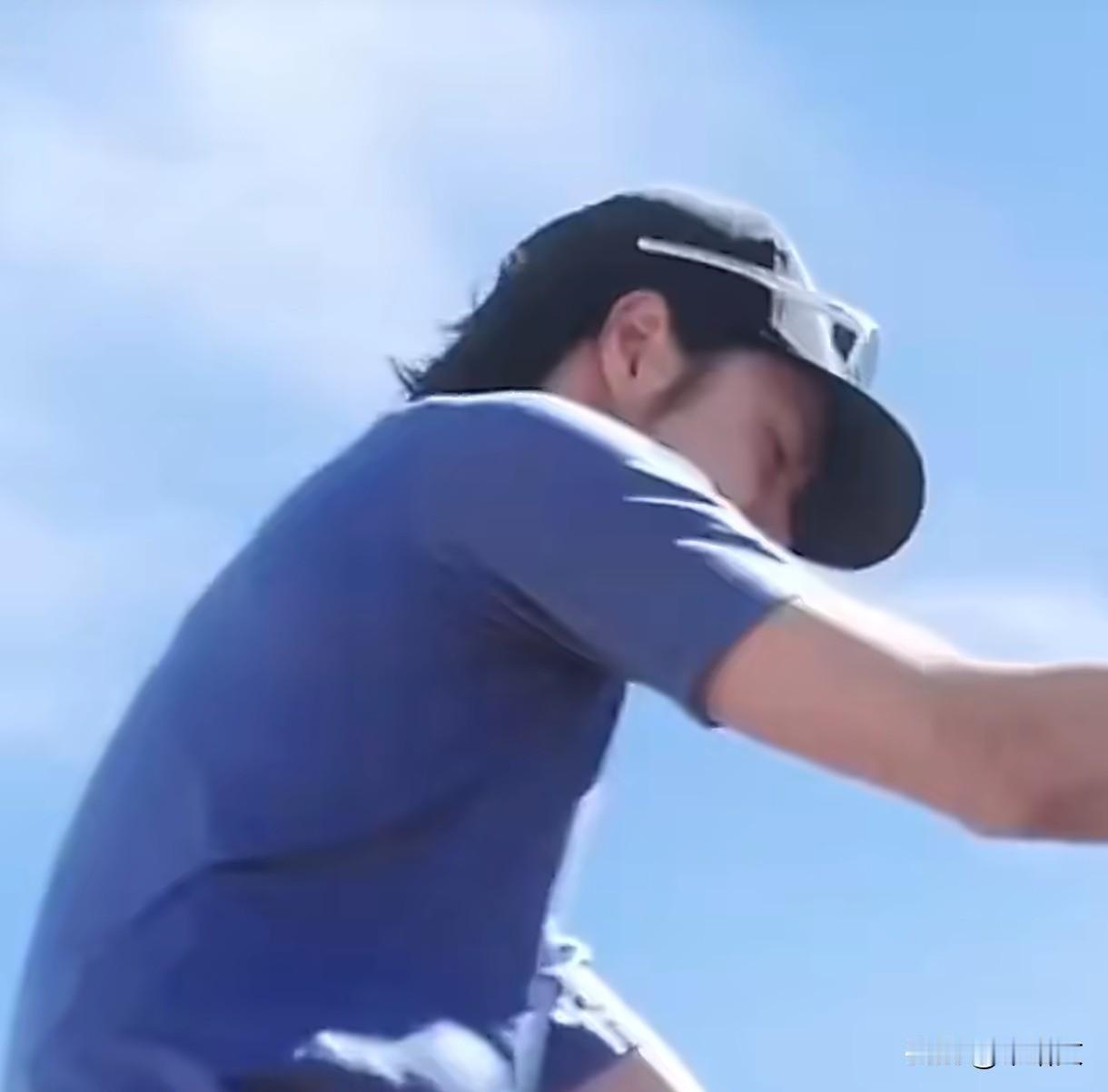 王一博一句“我在乎”太戳心！脚踏实地的真诚，才是顶流最硬的底气最近王一博一