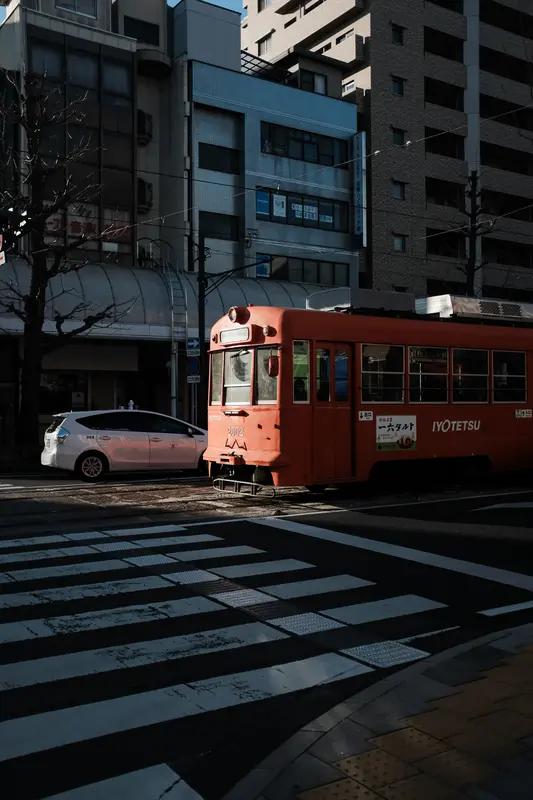 “电车省油不省钱”，这在2026年就是个笑话！今年春天，一台二十万出头的家用车一