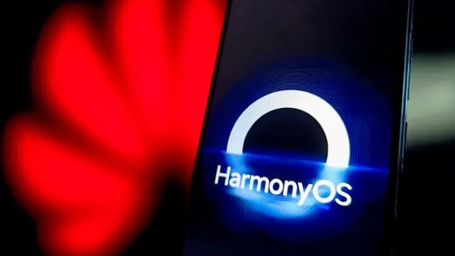 最新数据，鸿蒙系统已进行了超100次系统版本更新，开发者人数突破1000