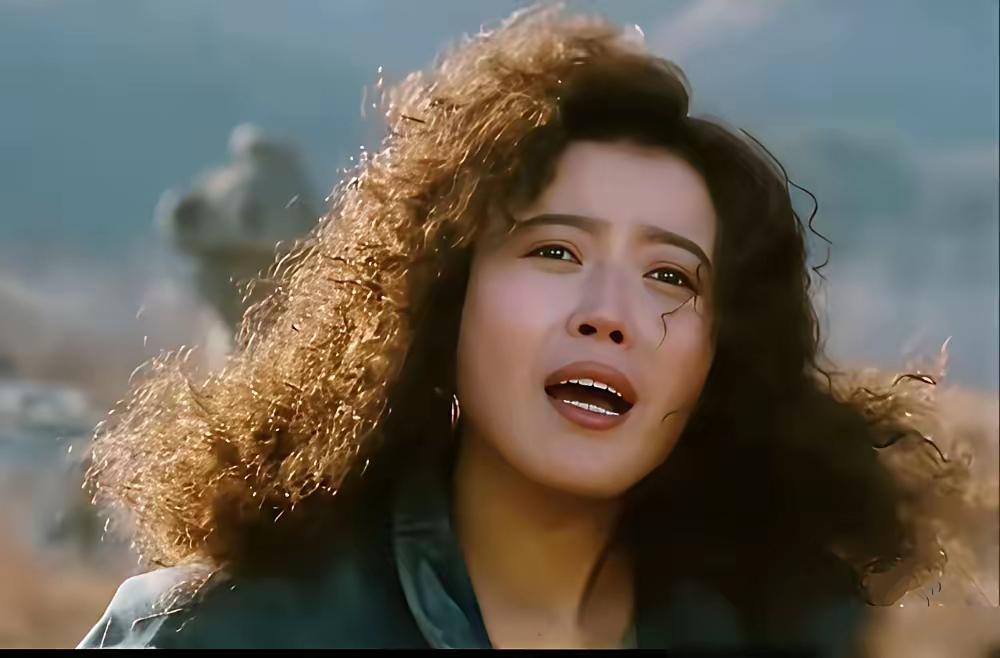 2002年，功成名就的孙红雷忙了一天后回到家，看到43岁的同居女友丁嘉丽正在蓬头