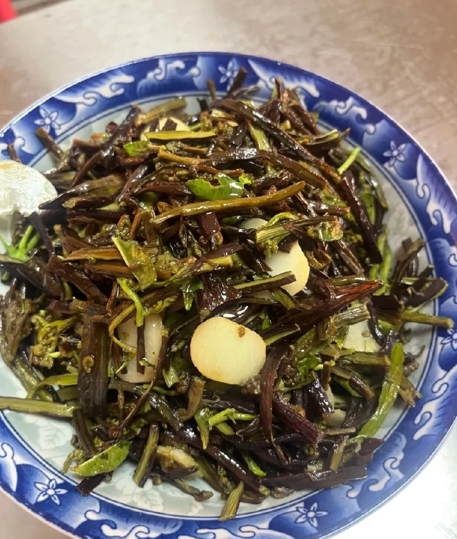 云南的朋友们解释一下，这个美食叫什么？好吃吗？