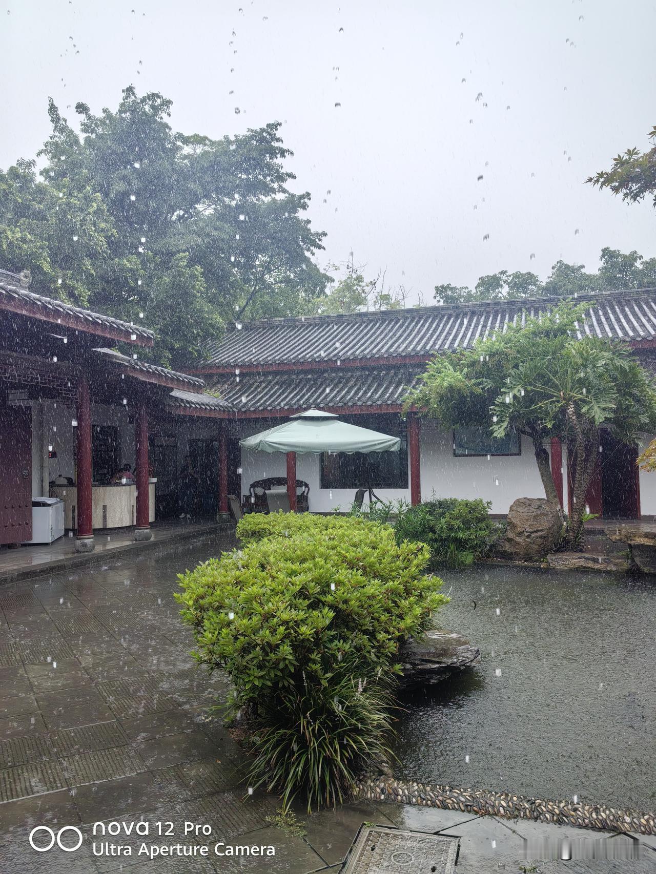 7月10日16时，绵阳市气象台发布暴雨蓝色预警。今（7月10日）20时至明日20