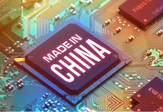 光刻机巨头阿斯麦公司的总裁曾断言“在高端芯片领域，中国要比美国落后十年！”，谁知