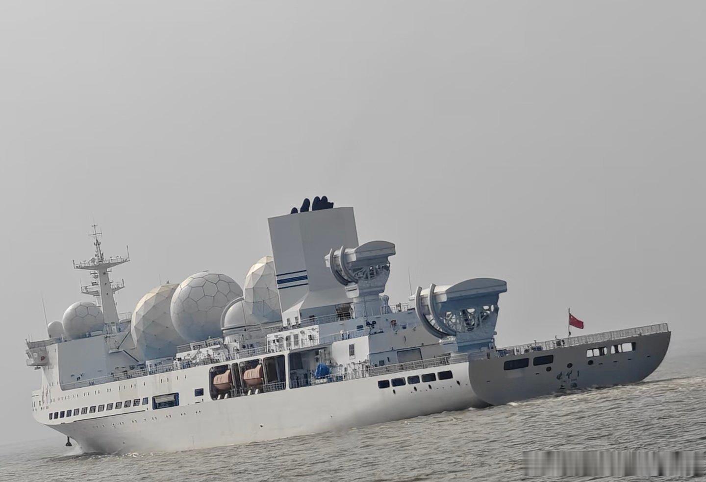 瞭望-1号美图这是世界最先进的街溜子，两面巨大的X波段AESA雷达可精准可跟踪