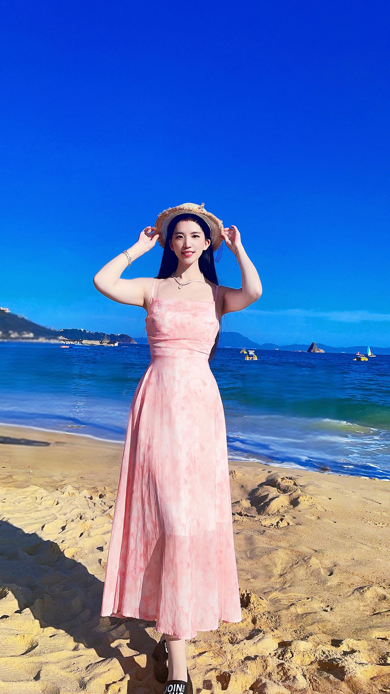 大家新年快乐美女海边春节丝袜