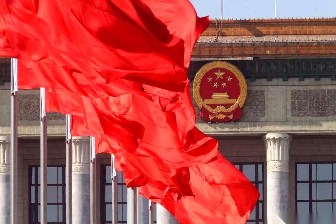 刷到外交部那条回应，我愣了三秒。就这？完了？黄岩岛是中国的。设保护区是主权。你