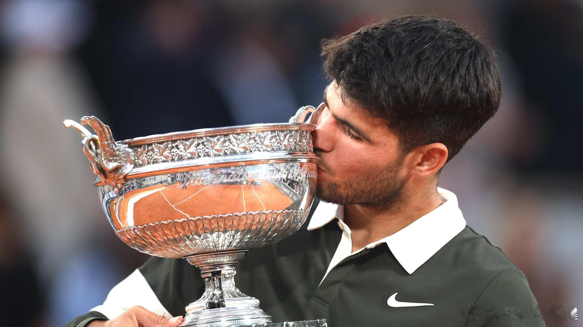 生涯奖金总榜排名：$191,252,375:德约科维奇$134,946,100