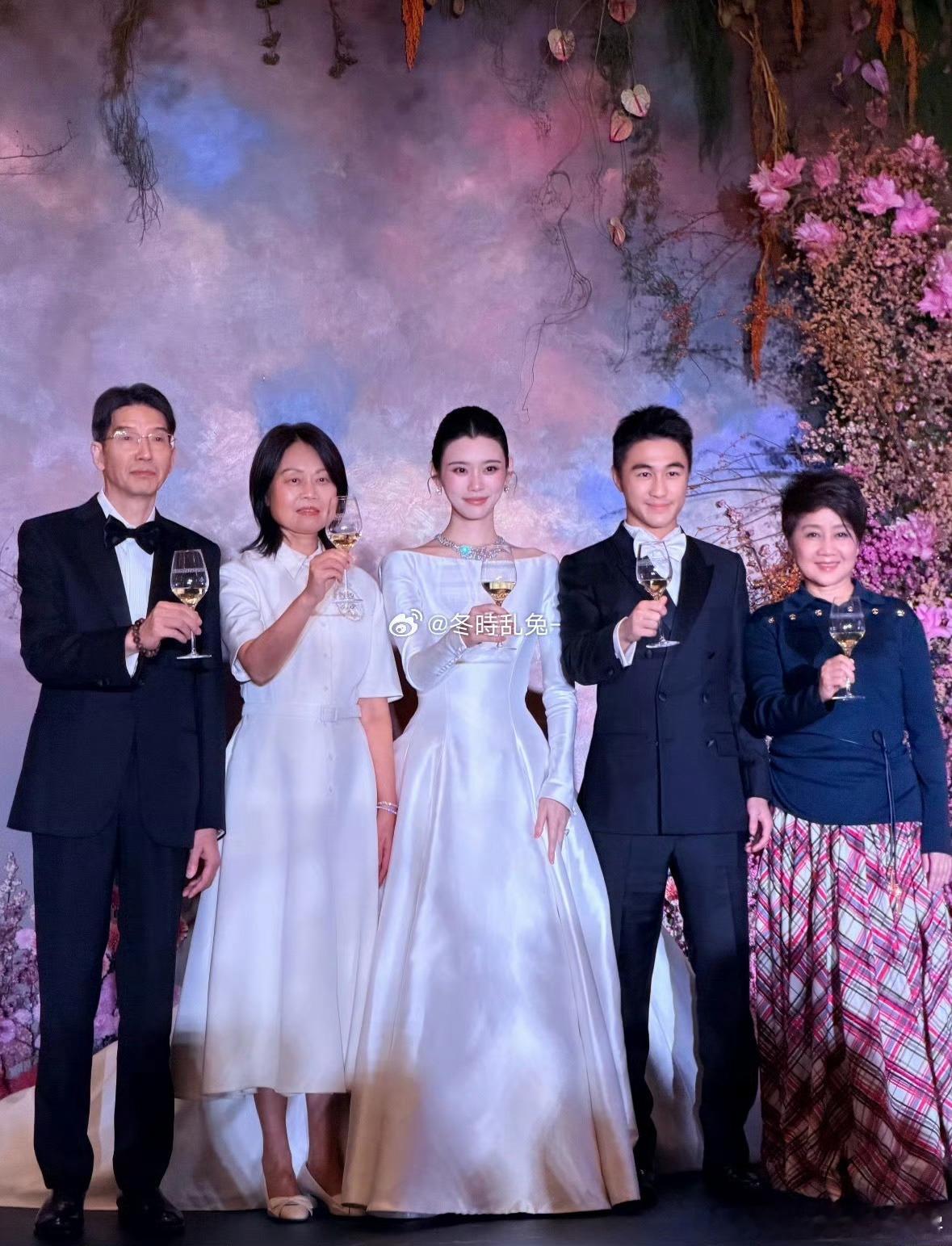 奚梦瑶晒婆婆赠送的婚嫁敬茶礼奚梦瑶给女儿买了可爱版菜篮子奚梦瑶第一胎的脐带是何猷