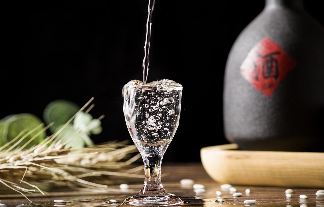 有一个问题我没想明白。 明明全世界几乎每个国家都有酒，而且都有烈性酒，为什么