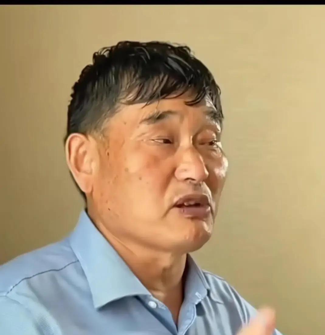 老板气急败坏发视频想网暴大衣哥，结果评论区直接翻车了。这事儿得倒着看才通透。不