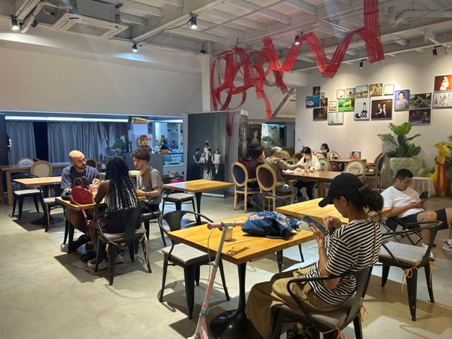 “老外爱打卡的上海街区探访记”之四: M50创意园|新民侨梁