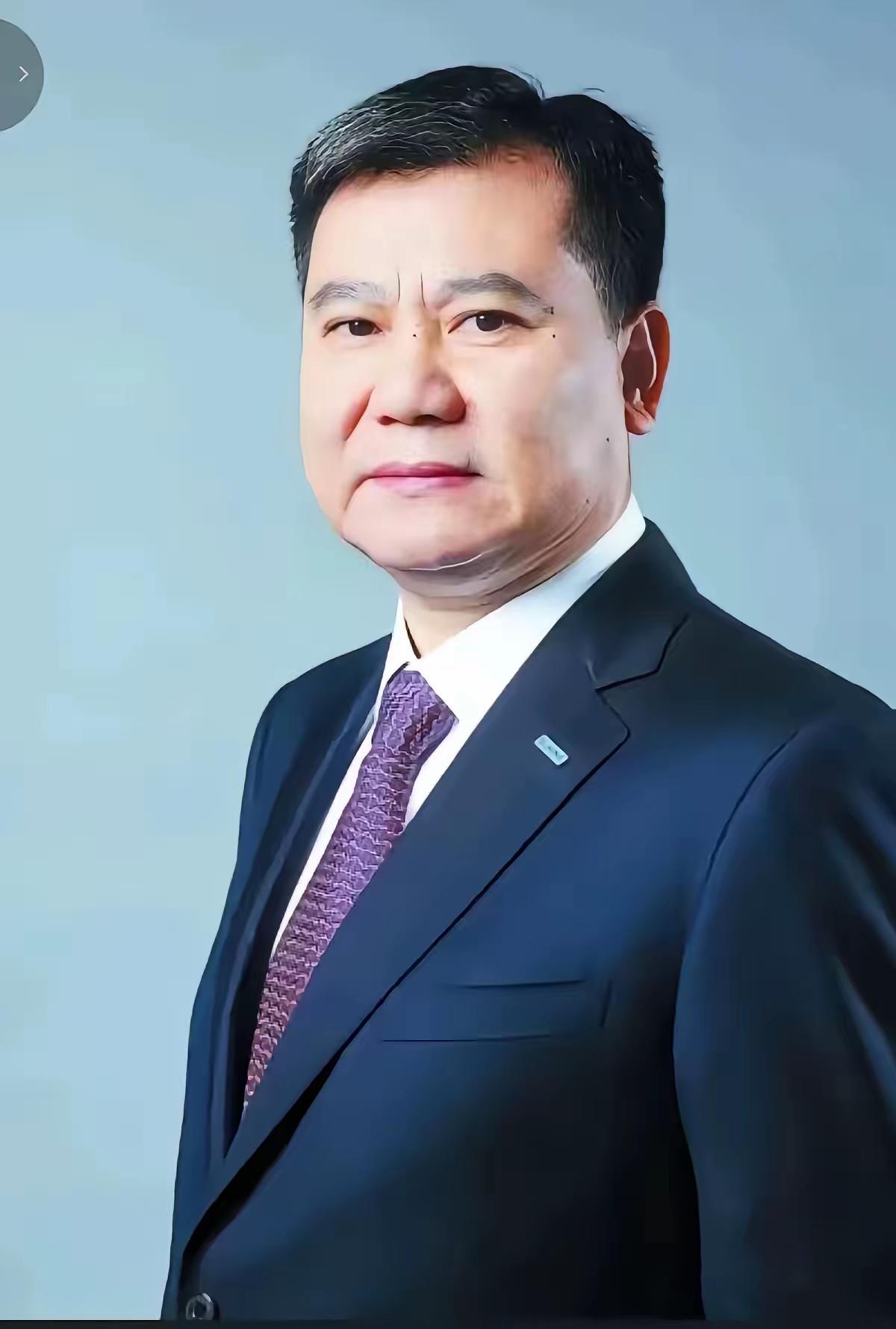 🌛和许家印相比，张近东算一条汉子。苏宁2000多亿的负债全部执行完毕，张近