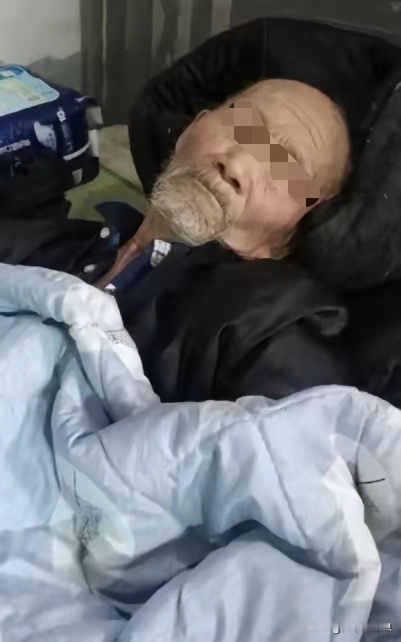 99岁爷爷今天早上吃完饭，出去遛弯，十点多回来，说自己累了，中午不用做他的饭了，