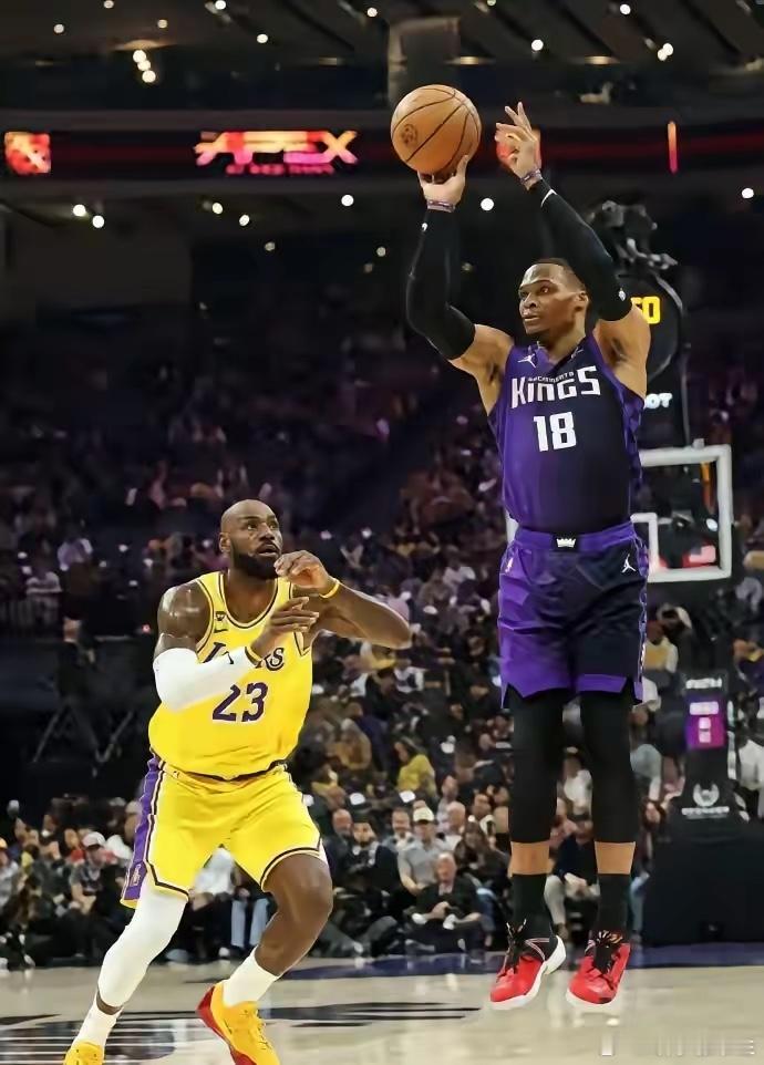 NBA主教练集体陷入纠结中由于詹姆斯没有进入全明星首发，能否进替补，需要西部15