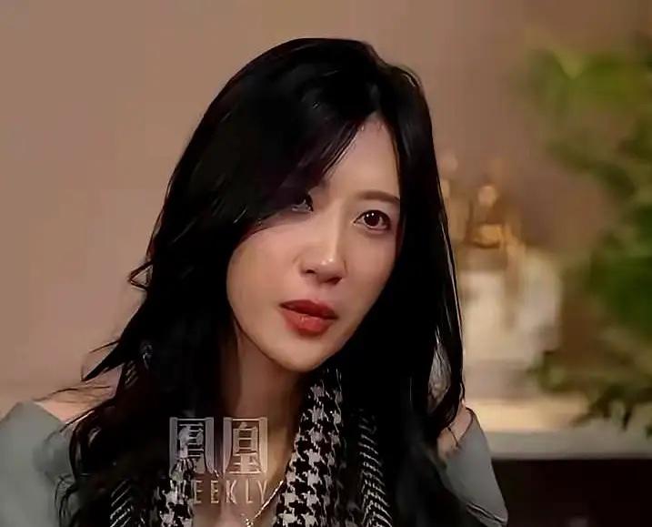 看到凤凰台那个采访，我是真没绷住。北京大姐说“年入百万是基本条件”，真不是狂
