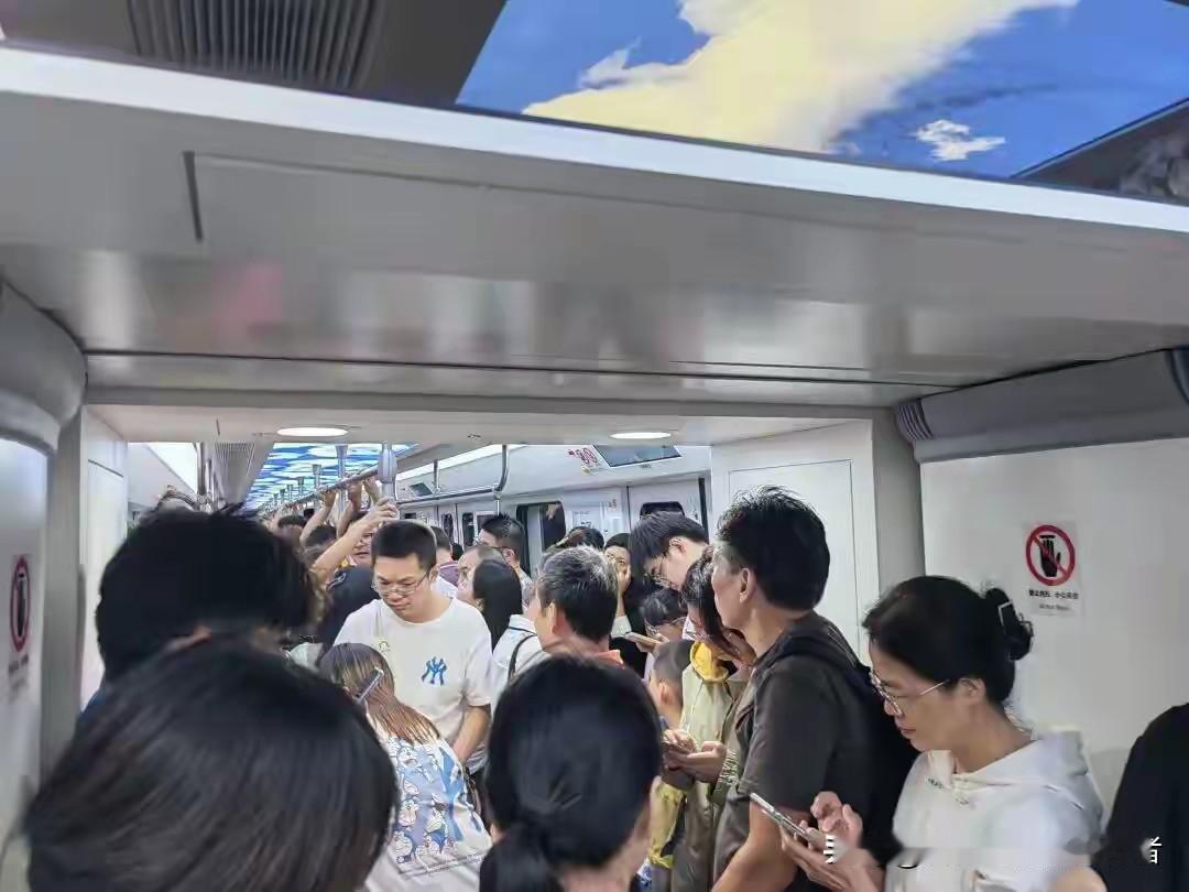 国考放宽年龄了！想“上岸”的朋友可得抓住机会体制内的门这回开得更大了，尤其