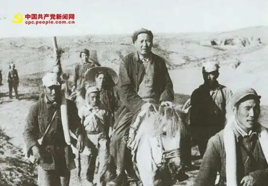 转战陕北，以一己之力，用自己的身家性命，拖垮蒋家王朝的“巨人大厦”！放弃延安