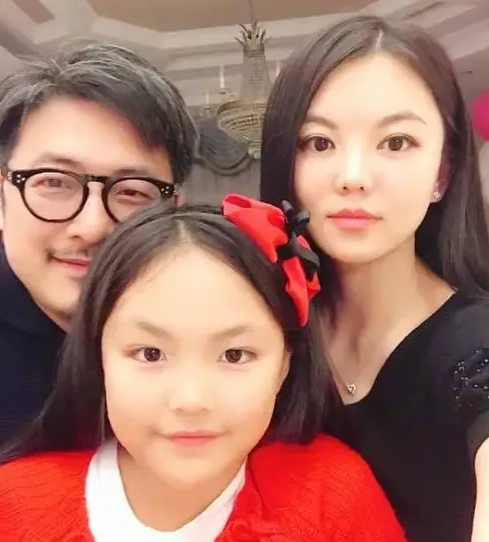 李湘为了保持年轻，据说每天都会吃一碗30000元一斤的燕窝，有一次，她发现保姆偷