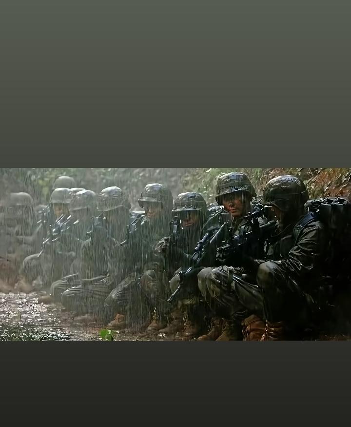 今天无意中看到这张照片，非常感慨！你知道吗，他们拿的武器是为了保家卫国，他们经历