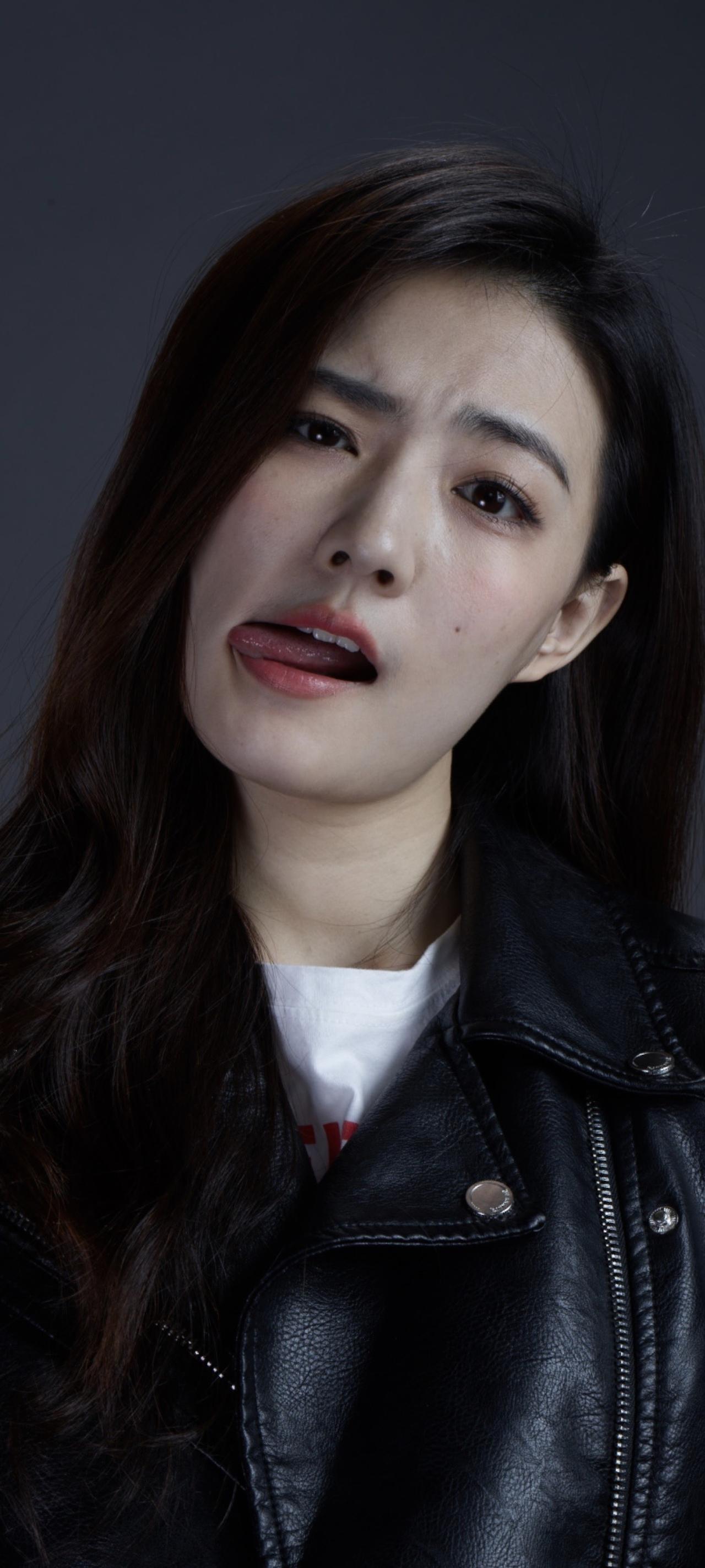 徐璐，好干净的一张脸！徐璐皮夹克造型独特个人风格女性力量瞬间