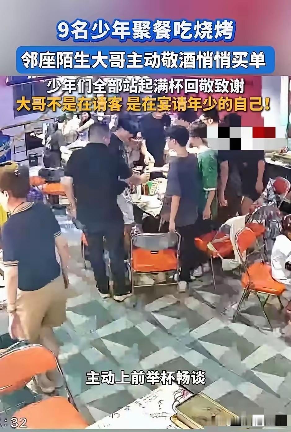 9个高中生打完球过七夕，在小馆子聚餐，AA制，696.5块。吃完去结账，老板