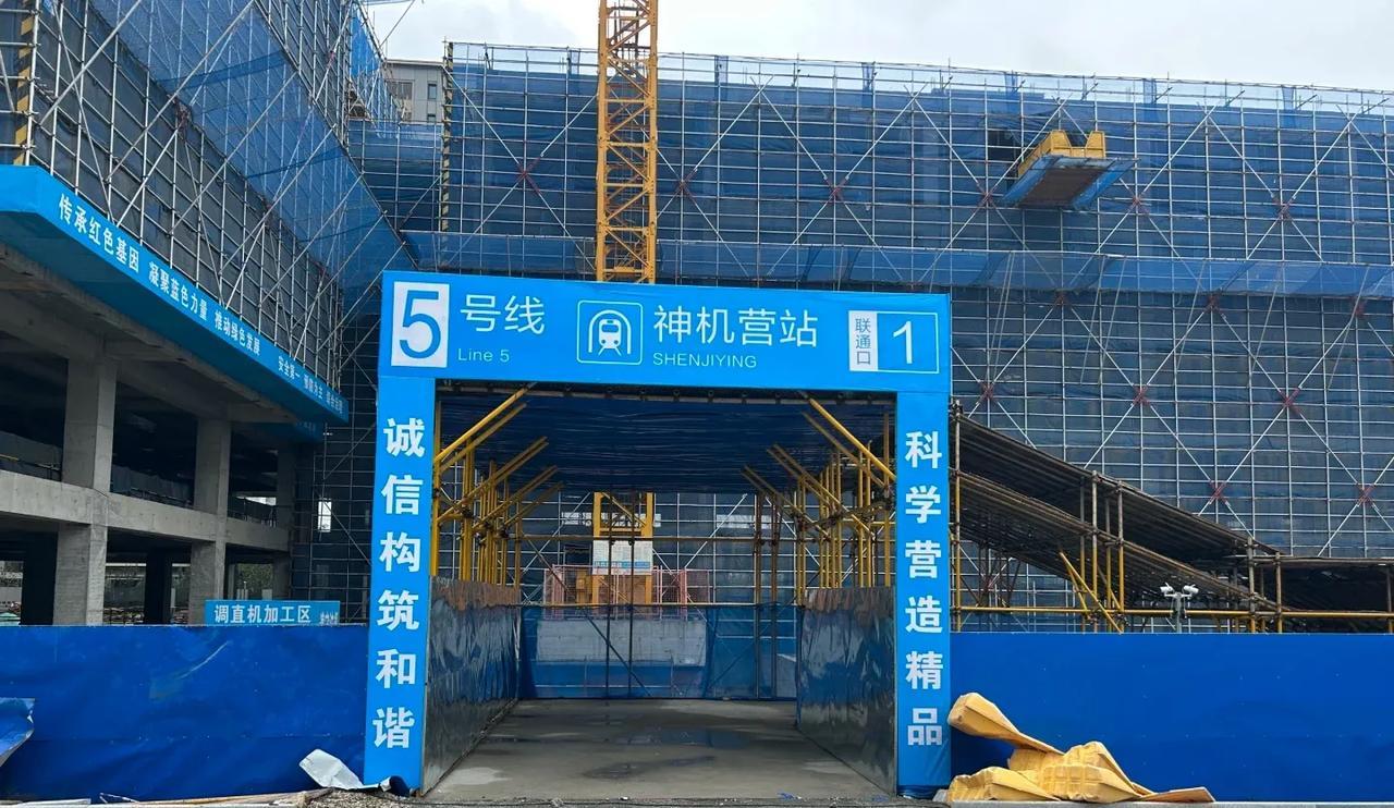 南京地铁最简陋出入口神机营站1号口已初具规模逛街看到南京地铁最简