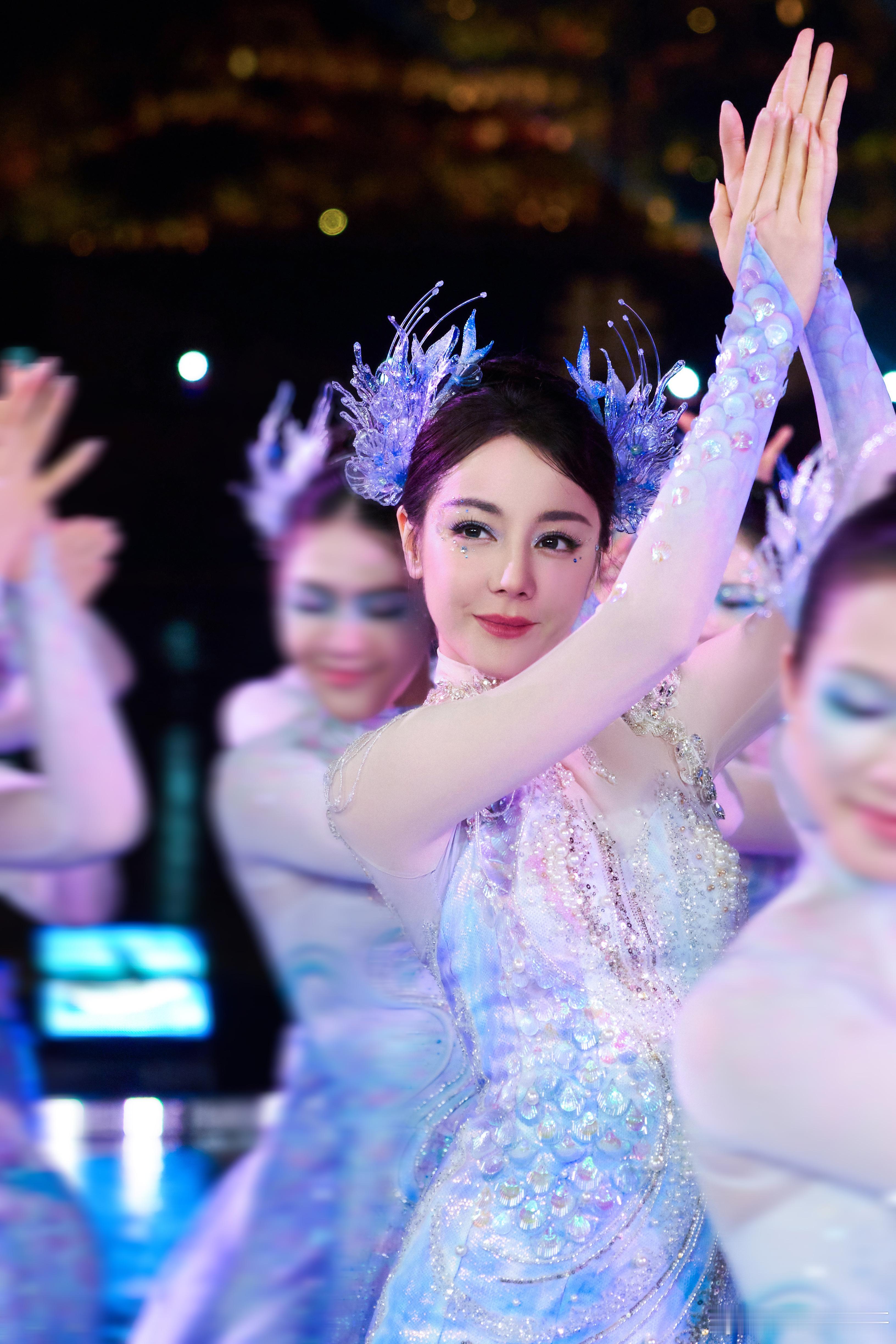 春晚迪丽热巴美的很稳定