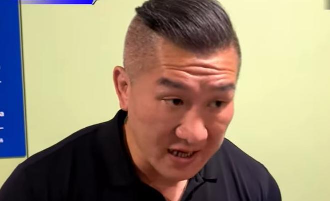 馆长怒批：蔡英文像狗一样蹭我流量针对绿营攻击馆长“沦为统战棋子”，馆长今天（1