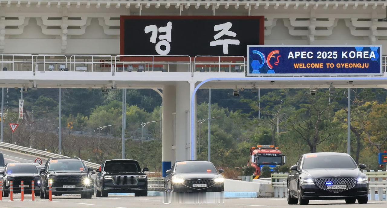 红旗N701高级礼宾车出现在韩国,引发韩国媒体热议!韩国媒体不少媒体都纷纷拍照