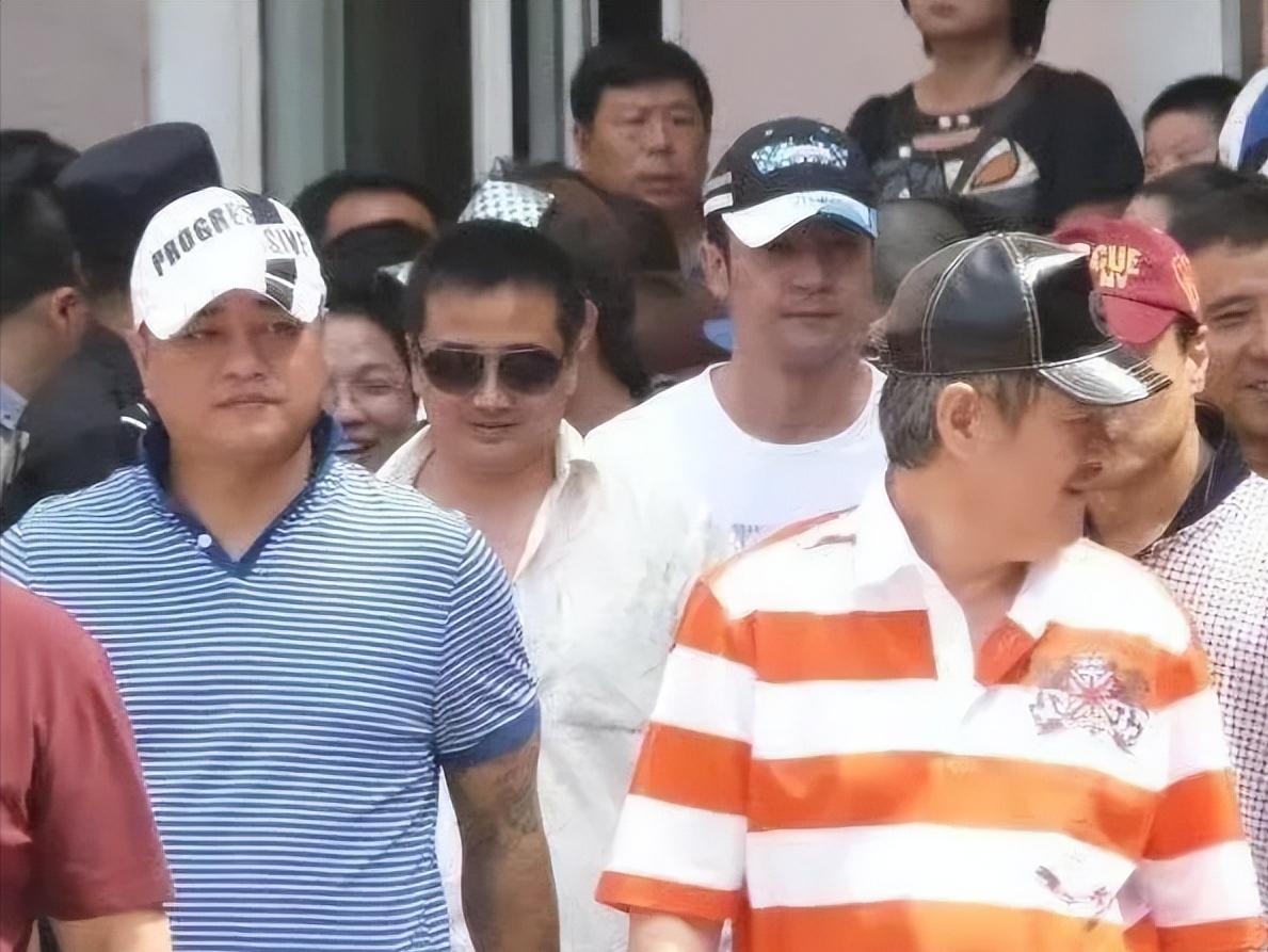 2004年，“刘老根大舞台”落地长春，却因占地事宜与长春势力发生了纠纷。装修时被