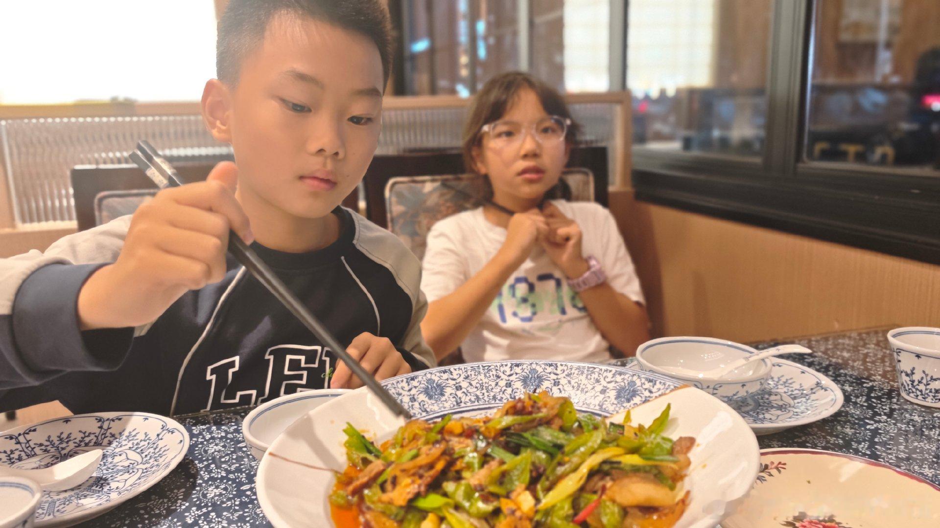 忽然感觉小孩哥、小孩姐真的长大了，想慢慢长大，一直做乖宝宝。​