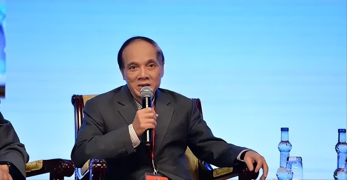 一位越南教授说：虽然我不喜欢中国，但也不得不承认，中国是黄种人里唯一敢和白种人叫