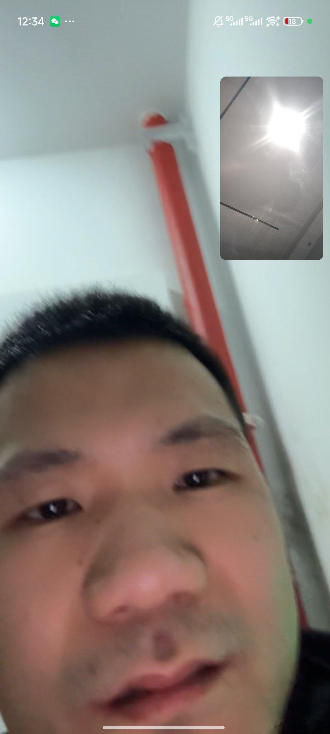 我都准备睡觉了明天早起去医院这个比非要跟我打视频…​​​