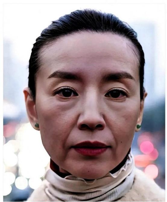 终于明白董洁为什么看起来这么疲惫了，原因其实并不复杂，不是拍戏有多辛苦，也不是赚