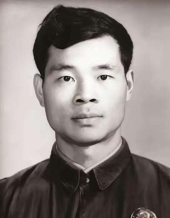 1982年6月16日，医生根据罗健夫的遗愿剖开了他的遗体，结果震惊发现，他全身都