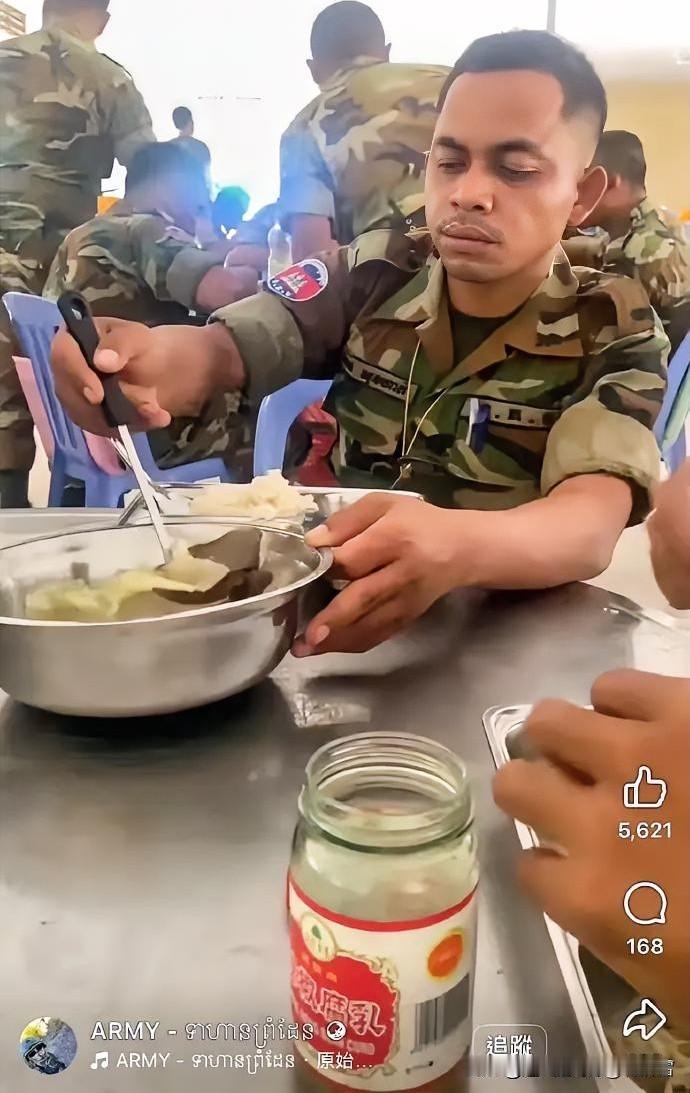 就问洪森，这种伙食标准，士兵吃了还有力气打仗吗？柬埔寨的士兵正餐吃不了有钱人轻食