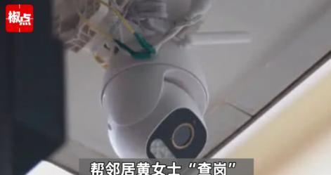 2025年，江苏扬州，女子怀疑丈夫背叛她，看到邻居家有监控，可以看到她家的停车位