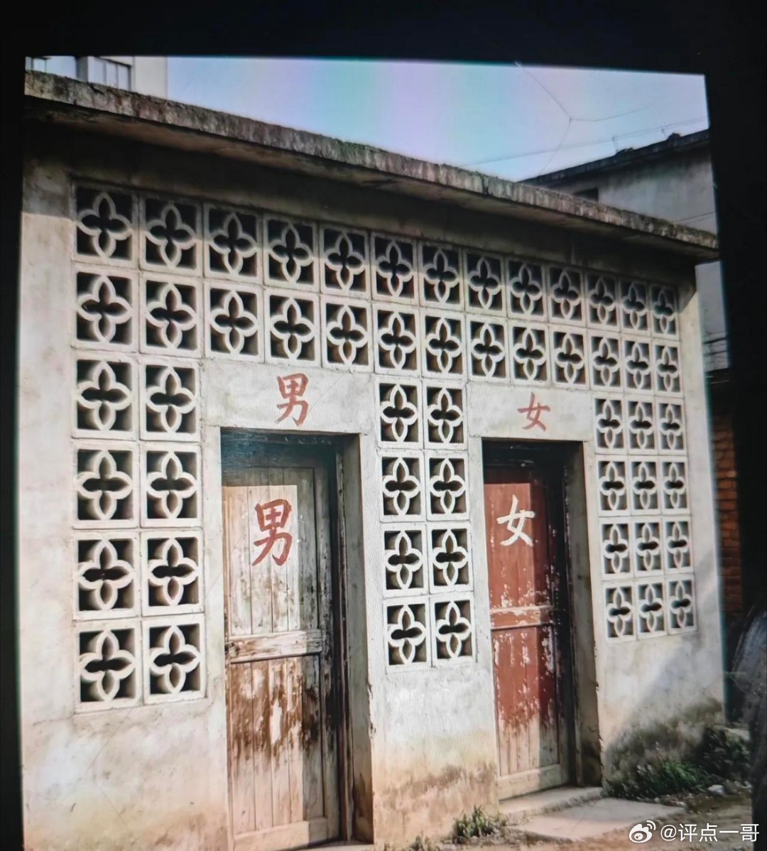 LV，麻烦你把我们村的公共厕所也给告了是时候打破欧美叙事话语权了……四叶草根本不