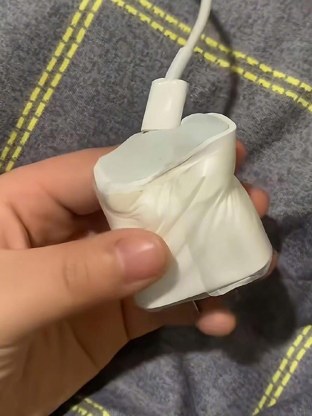 一觉睡醒发现充电器变成了隐藏款😥​​​